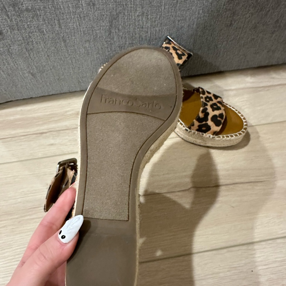 Women’s Sz 8.5 Franco Sarto Cheetah Print Wedge Sandals - Picture 4 of 4